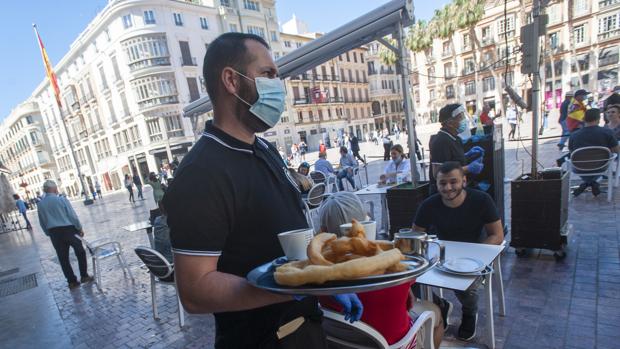 El cierre de actividad no esencial por Covid afectará a partir de mañana a 144 municipios andaluces