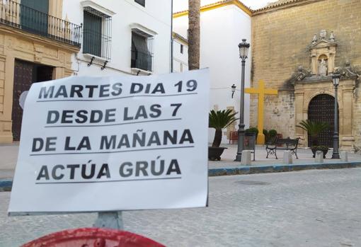 Anuncio del Ayuntamiento colocado ayer por la tarde