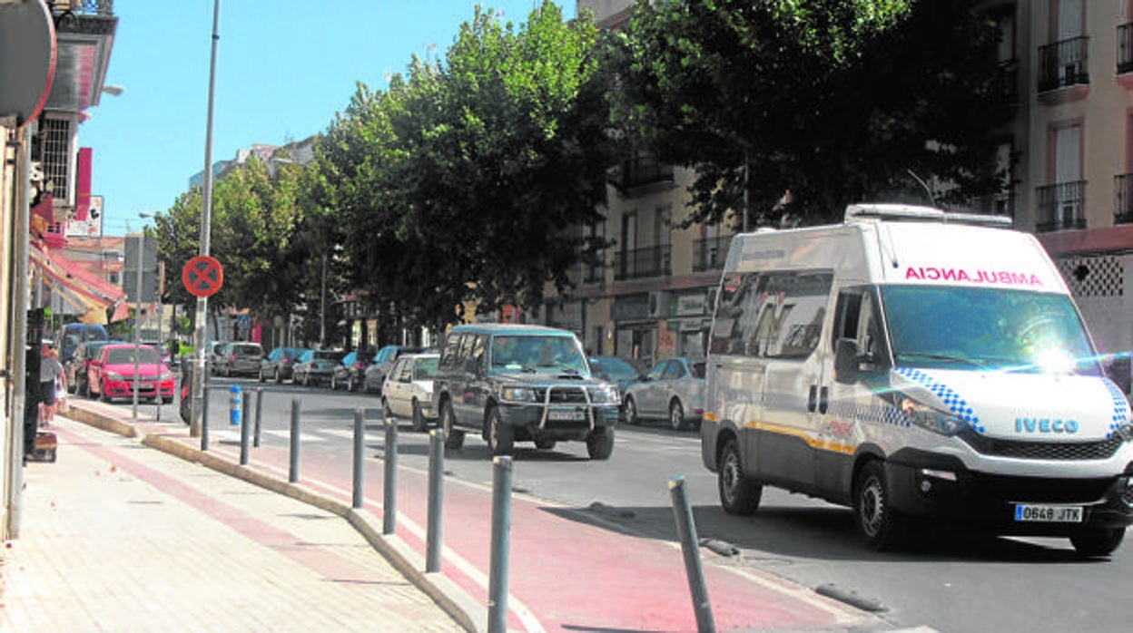 Tráfico en una avenida de Puente Genil