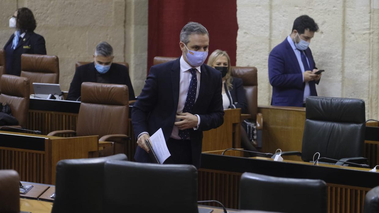 El consejero andaluz de Hacienda, Juan Bravo, en el Parlamento andaluz