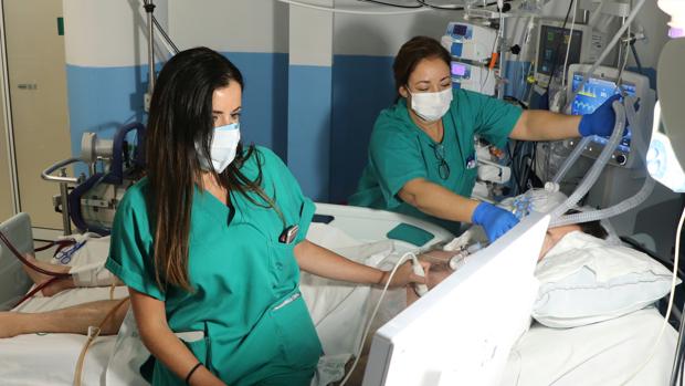 El Hospital Reina Sofía de Córdoba prepara ya su octava unidad Covid ante el aumento de casos