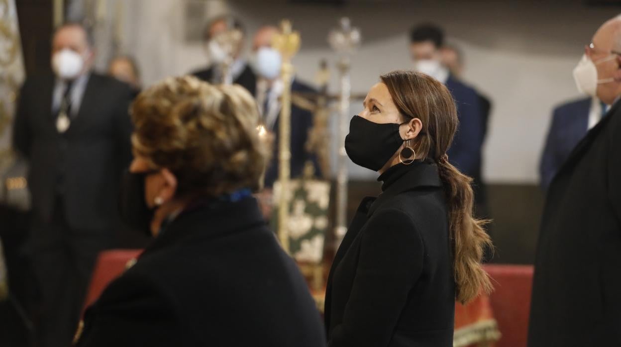 La edil de Promoción, Marián Aguilar, y la presidenta de la Agrupación de Cofradías de Córdoba, Olga Caballero