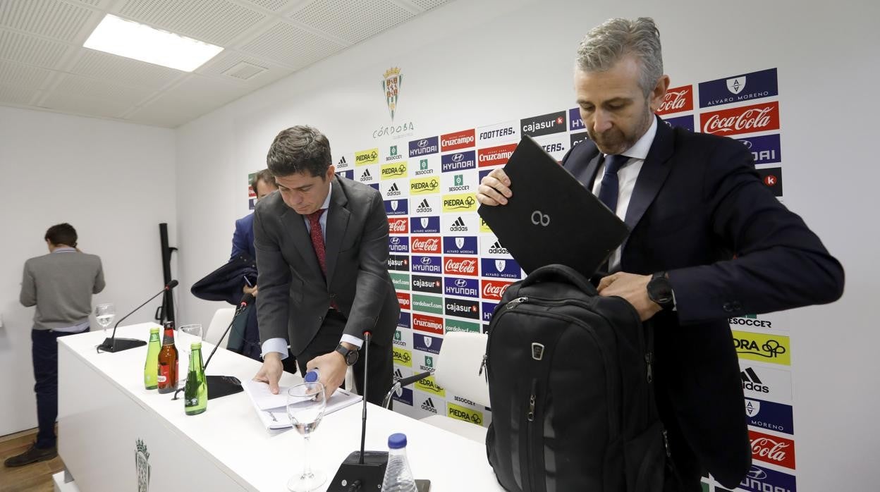 Estepa y Bernabéu, en una rueda de prensa en el estadio