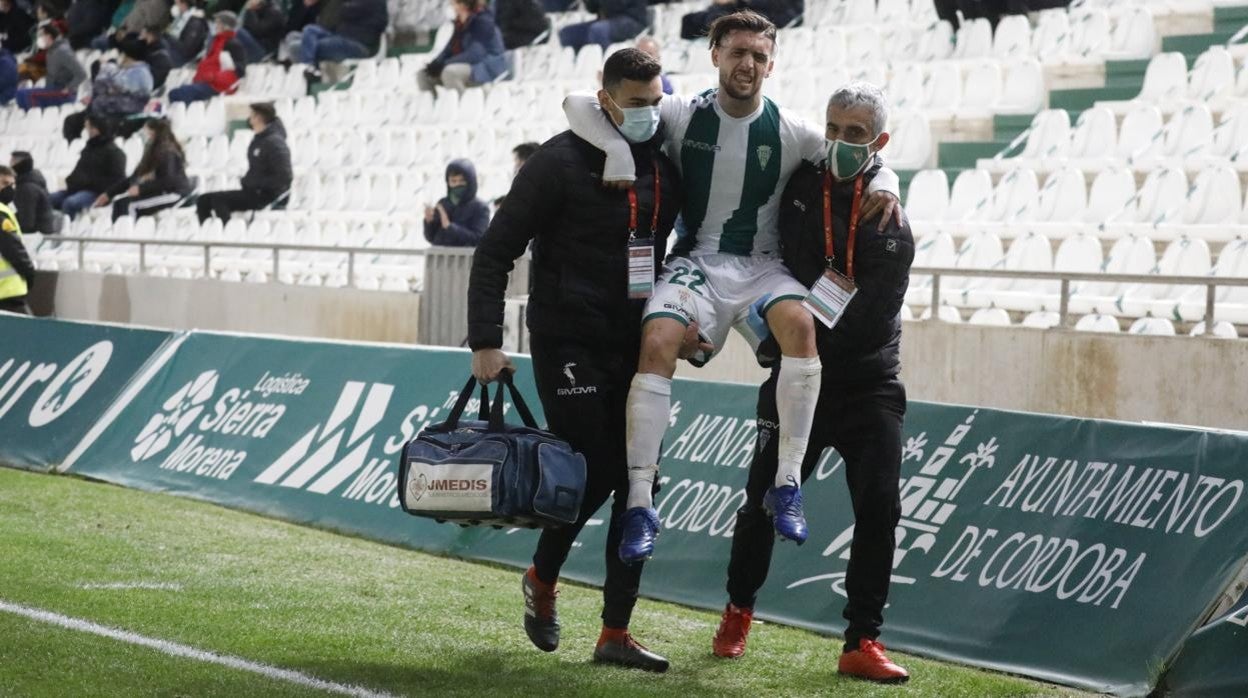 Samu Delgado se retira lesionado del partido ante el Getafe