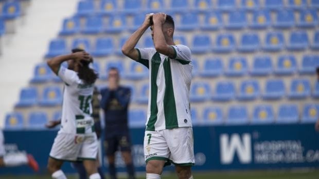 La maldita madera en el maldito empate eterno del Córdoba CF ante el UCAM