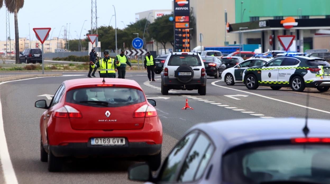 Control de la Guardia Civil a la salida de Córdoba el pasado mes