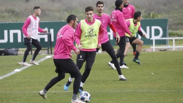 Oficial | El Córdoba CF hace ficha del primer equipo a Del Moral; Sidoel, al Hércules; y Salido, al Mallorca B