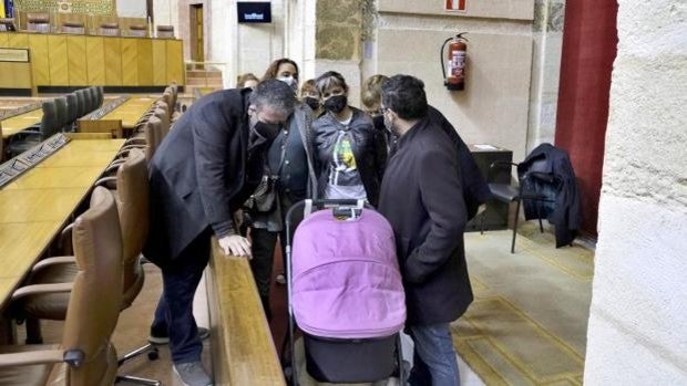 Un diputado de Teresa Rodríguez expulsado denuncia la desaparición de documentos de su despacho en el Parlamento