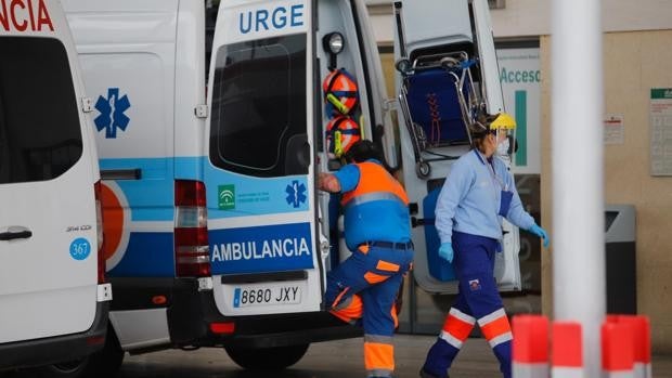 Muere un niño de menos de dos años tras caer a una piscina en la barriada de Córdoba de El Higuerón