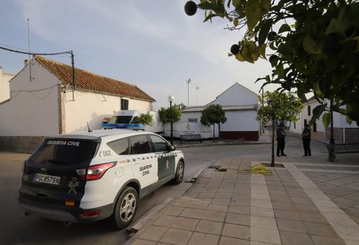 La Guardia Civil, en La Carlota Chica, cuando se descubrió el cadáver