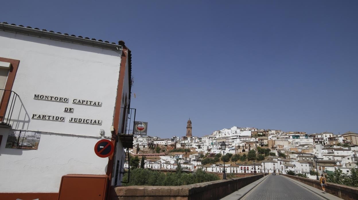 Entrada a Montoro, con uno de los puentes sobre el Guadalquivir, el pasado verano