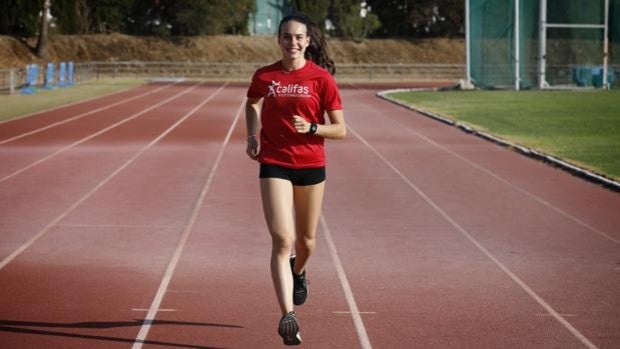 Carmen Avilés, campeona de Andalucía absoluta de 200 metros con sólo 18 años