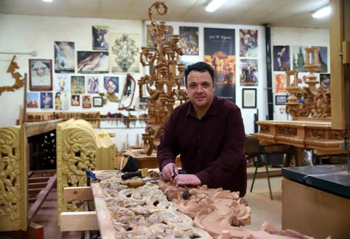 José María Higuera, en su taller de Córdoba