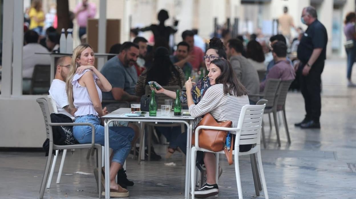 Una terraza del centro de Málaga