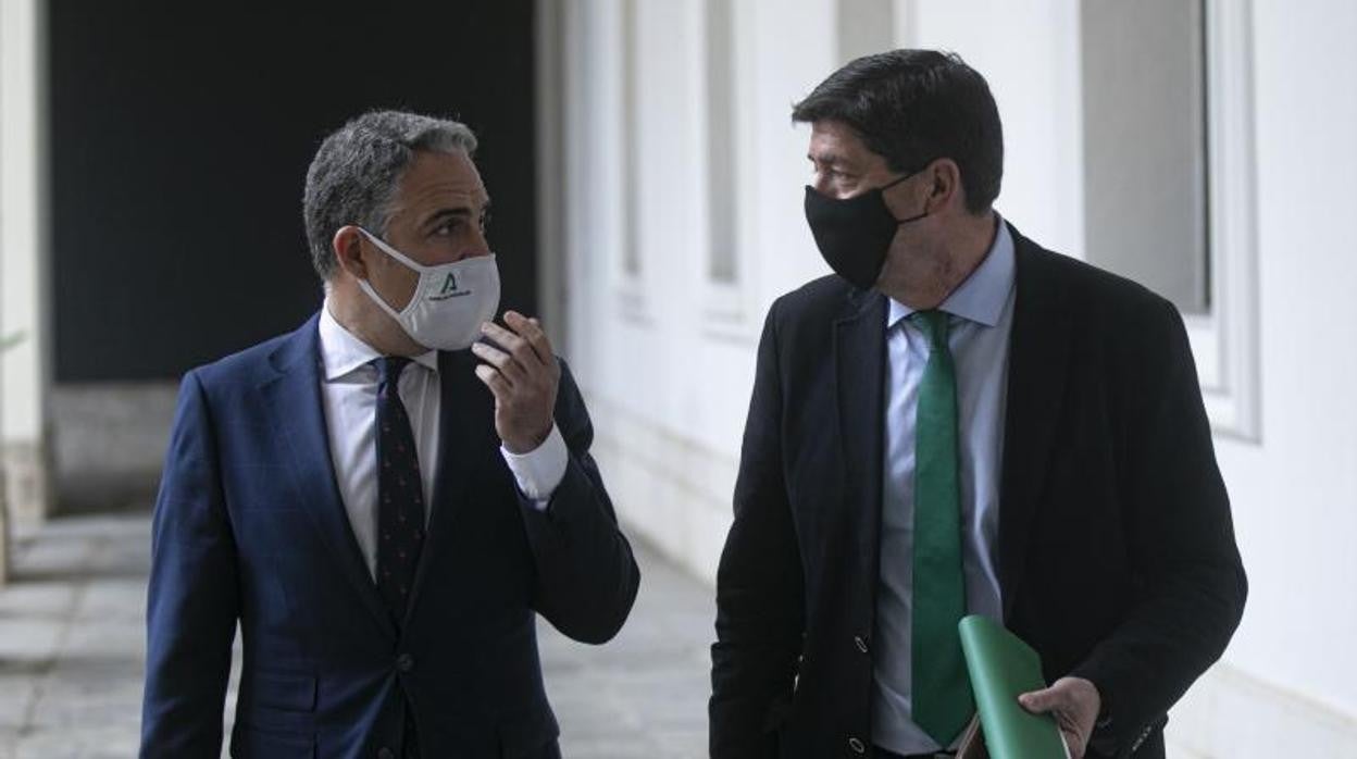 El portavoz del Gobierno andaluz, Elías Bendodo, y el vicepresidente Juan Marín en San Telmo