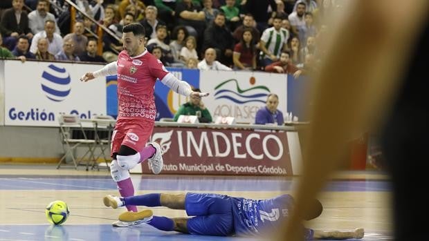 El portero del Córdoba Patrimonio Cristian Ramos, baja ante el Inter Movistar por coronavirus