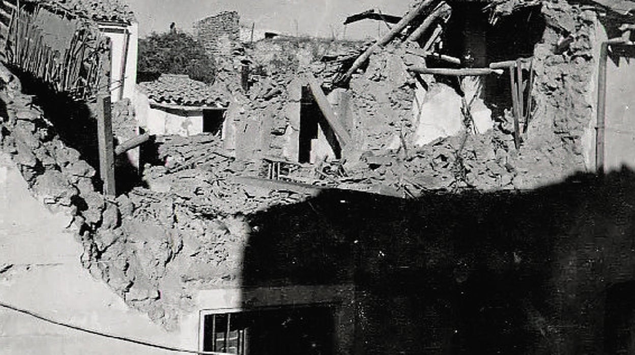 Una casa tras el bombardeo de 1938