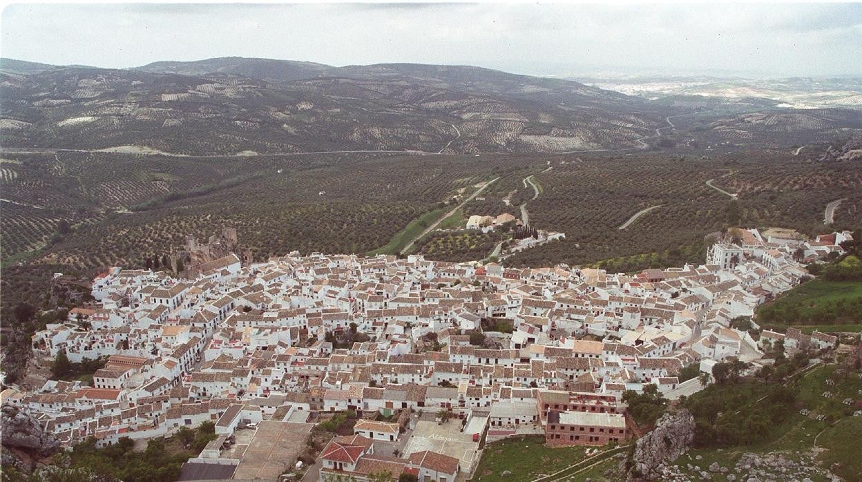 Panorámica de Zuheros en una imagen de archivo