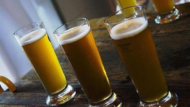 Cerveza y vino se libran de la prohibición de comprar alcohol desde las seis de la tarde en Andalucía