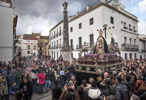 El paso de María Santísima en su Soledad, el Viernes Santo de 2018