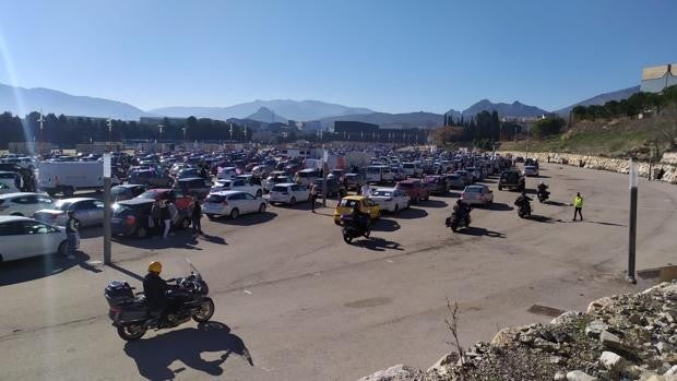 Cientos de vehículos apoyan la manifestación contra «el ninguneo» de las administraciones en Jaén