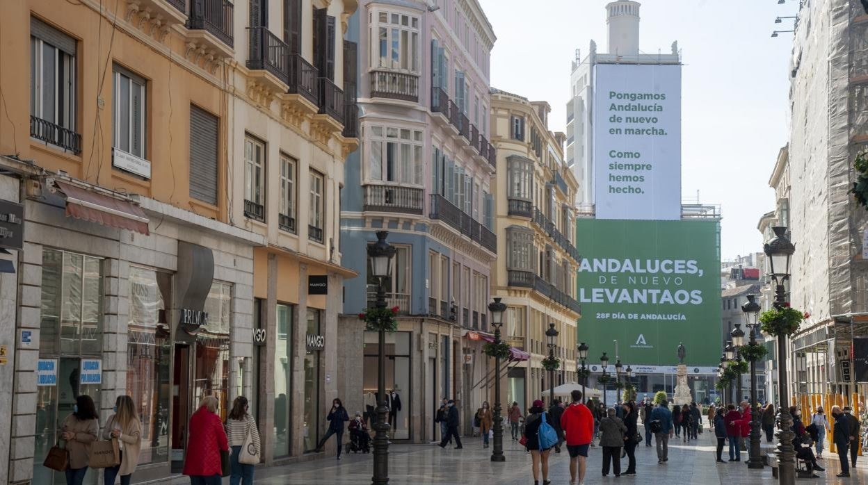 Vista del edificio de La Equitativa desde la calle Larios