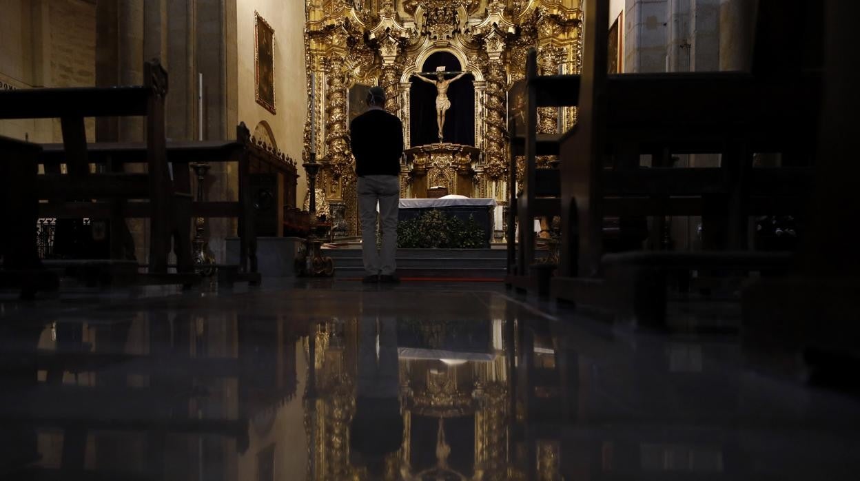 El Santísimo Cristo de la Misericordia, en el interior de San Pedro