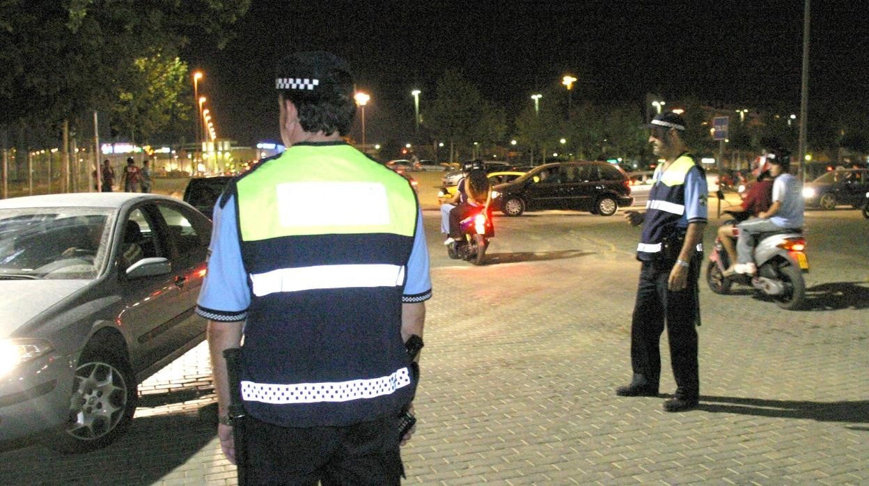 Dos agentes de la Policía Local en Córdoba