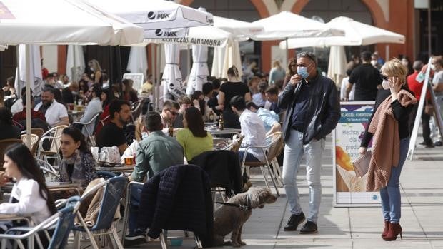 Los hosteleros de Córdoba piden a Salud más aforo y horario tras bajar la incidencia Covid