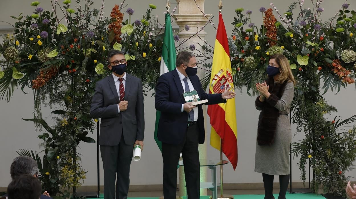 El acto conmemorativo del Día de Andalucía en el patio del Palacio de Congresos de Córdoba