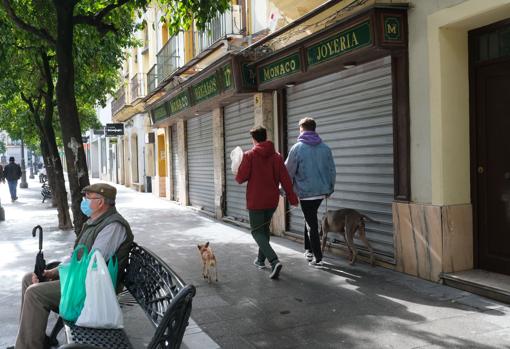 Los comercios no esenciales tienen que cerrar a las 18 horas