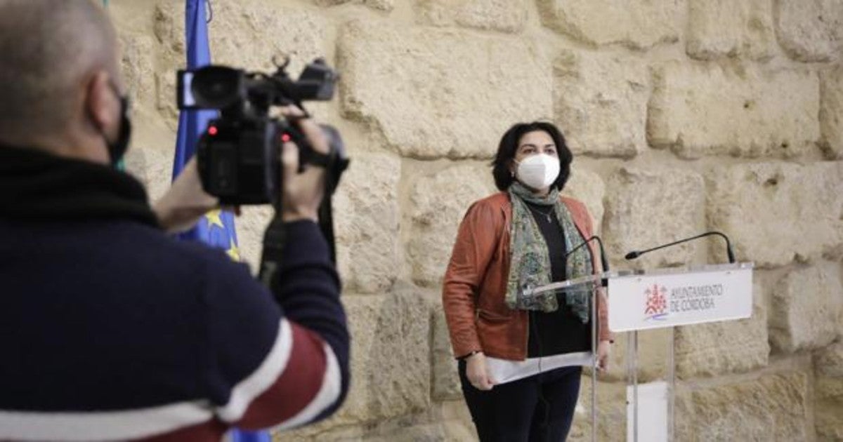 Eva Timoteo, de Ciudadanos, en la rueda de prensa en la que anunció su dimisión como concejala del Ayuntamiento de Córdoba