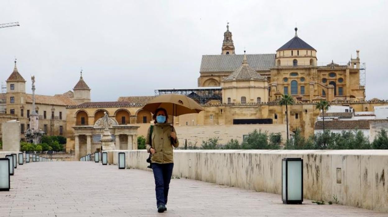 Puente Romano de Córdoba en un día de lluiva