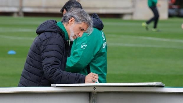 Becerra y De las Cuevas, ausencias en el regreso al trabajo del Córdoba CF