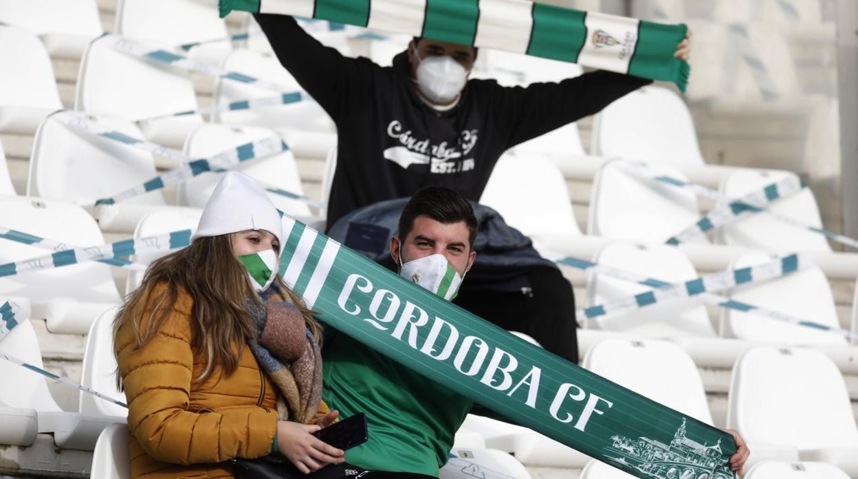 Seguidores del Córdoba, en el partido ante el Getafe, último duelo con público en la grada de El Arcángel