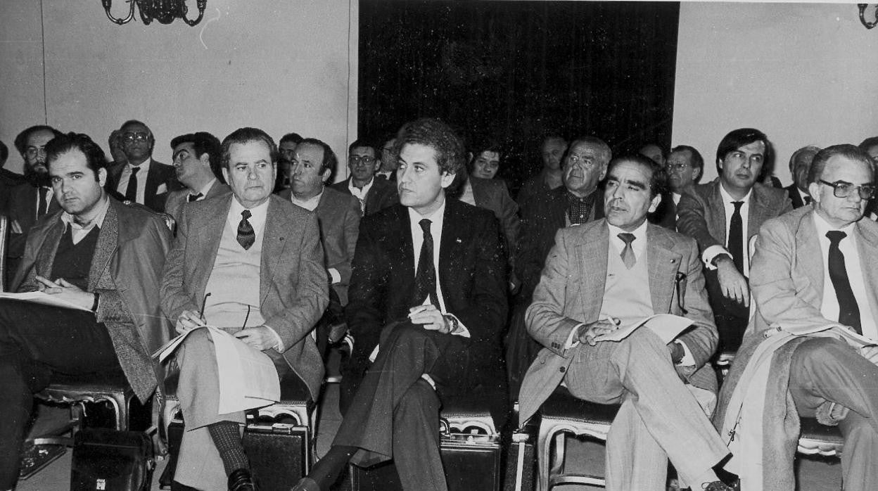 Reunión de Córdoba de marzo de 1981 con Escuredo en el centro