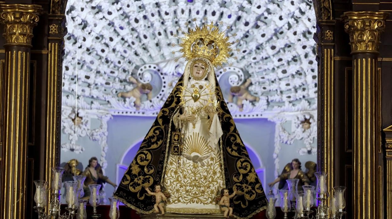 La Virgen de los Dolores, en su camarín, en mayo de 2020