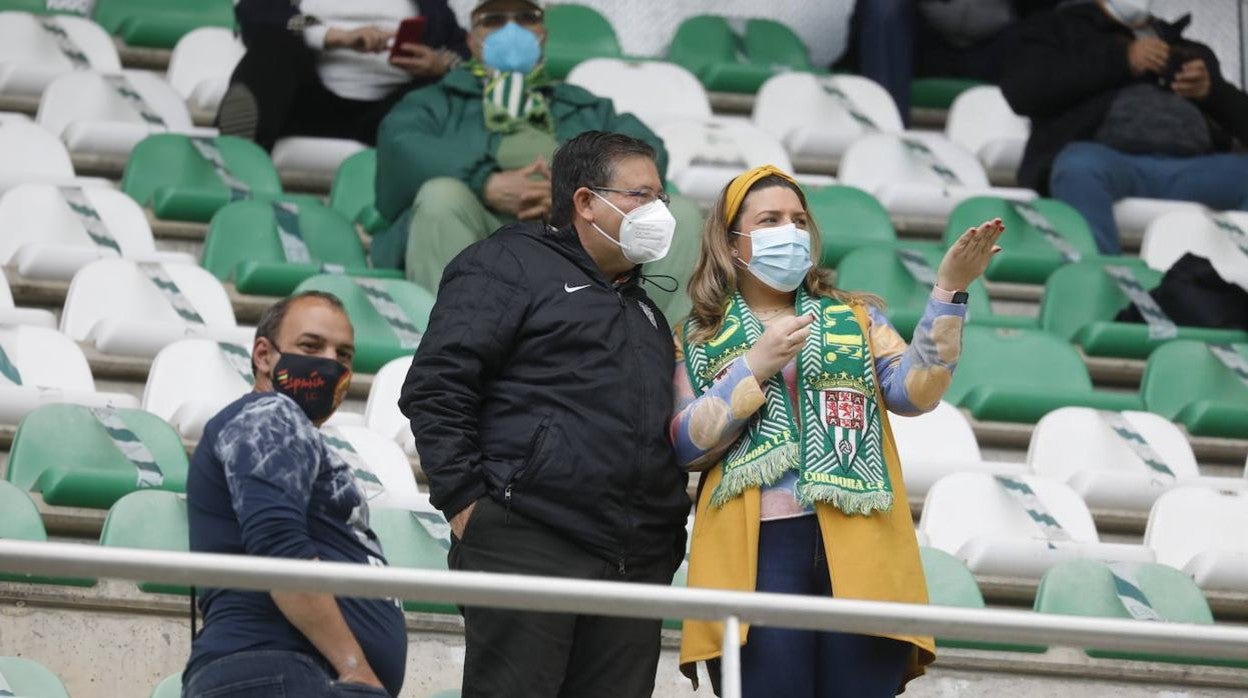 Aficionados al Córdoba CF en el partido ante el Real Murcia