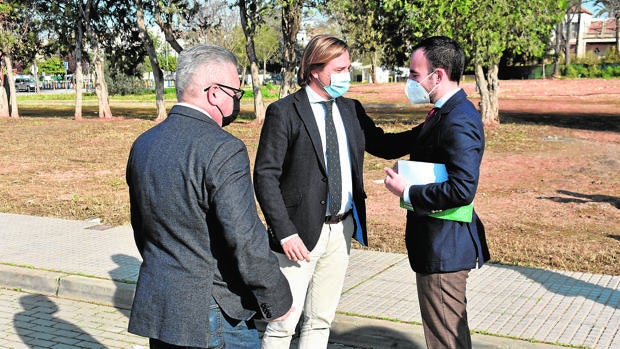 Salud incorpora dos pediatras en Puente Genil tras las quejas ciudadanas por la precariedad del servicio