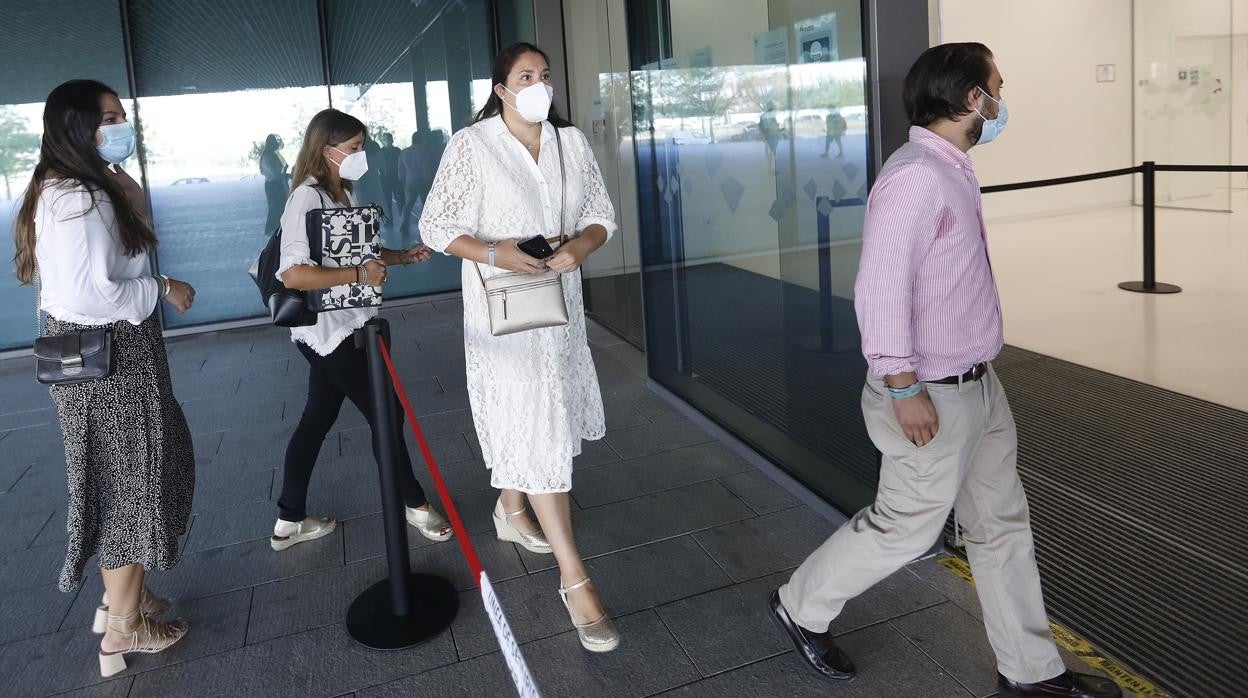 María Luisa Gómez Calero, en el centro, será la nueva concejala del Ayuntamiento de Córdoba