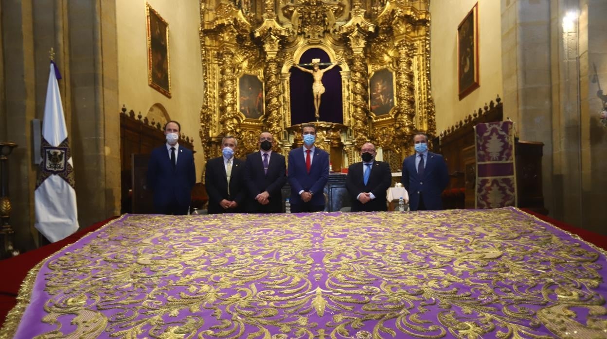 Presentación del manto restaurado de la Virgen de las Lágrimas, este sábado en San Pedro