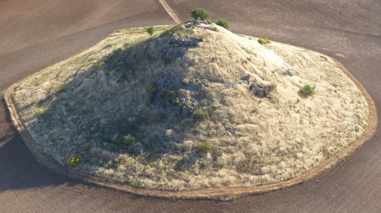 Vista cenital del Cerro Masatrigo, donde han aparecido restos de un edificio relevante