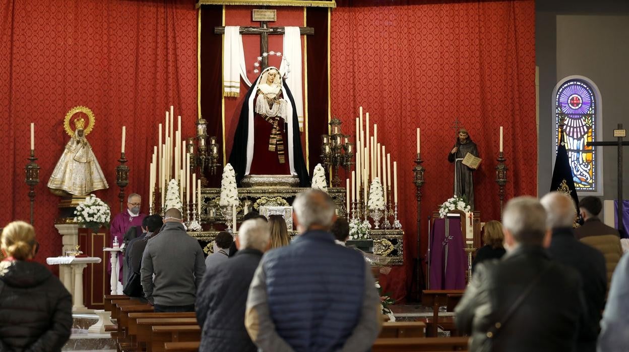 María Santísima en su Soledad, en el altar de su primer septenario en Guadalupe