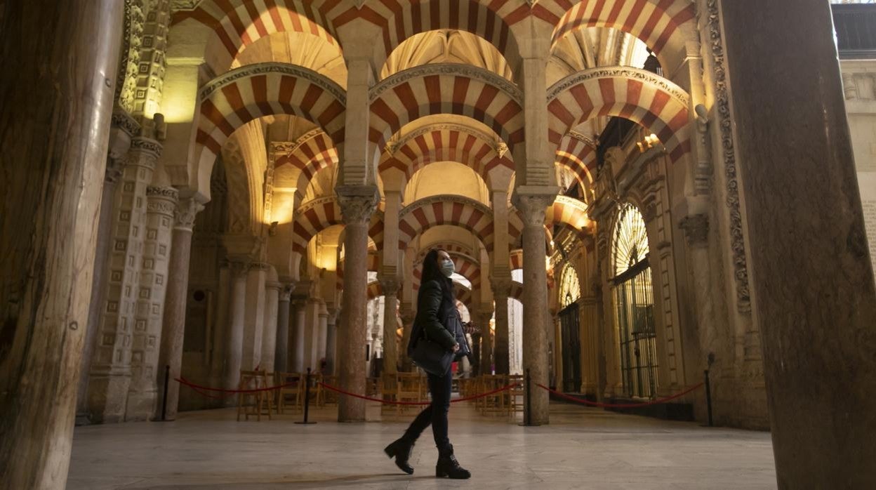 Interior de la Mezquita Catedral de Córdoba