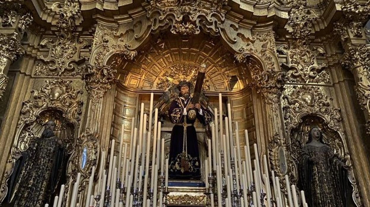 Jesús de la Pasión, en su altar de quinario