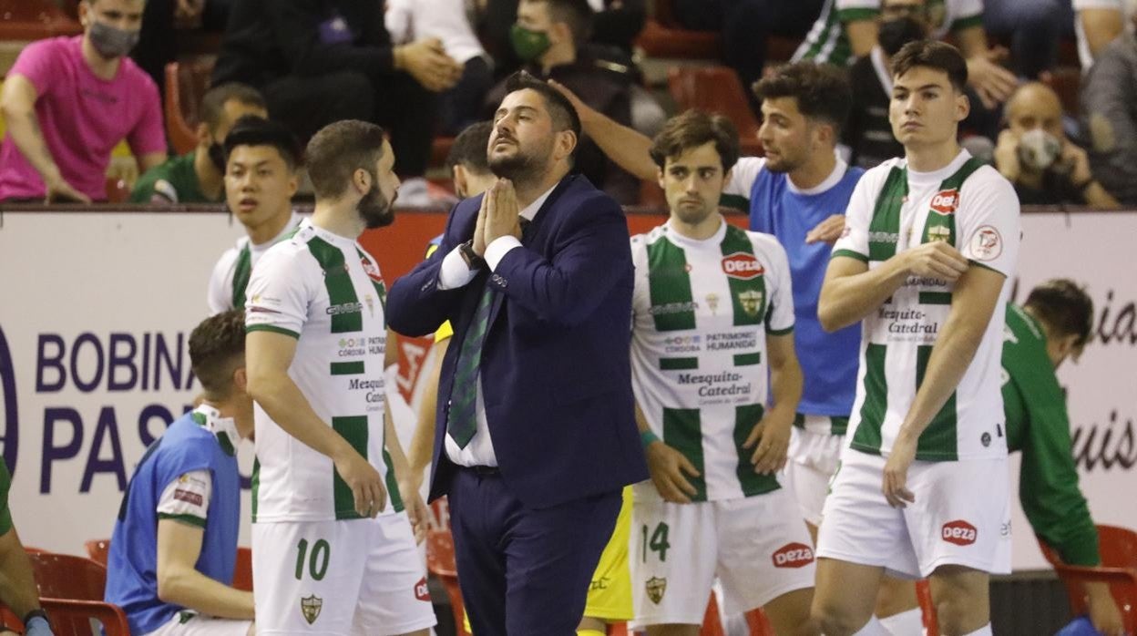 El entrenador del Córdoba Patrimonio, Josan González, ante el Cartagena