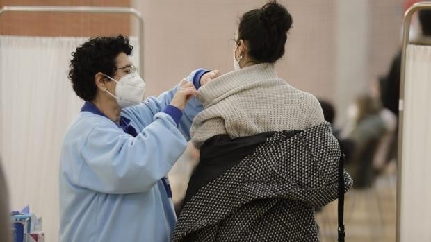 Juan Marín confía en un «buen verano» en Andalucía con la mitad de la población vacunada contra el coronavirus