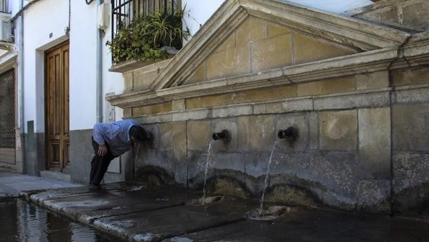 Una red de voluntarios, apoyados por científicos, catalogan más de 12.000 fuentes y manantiales en Andalucía