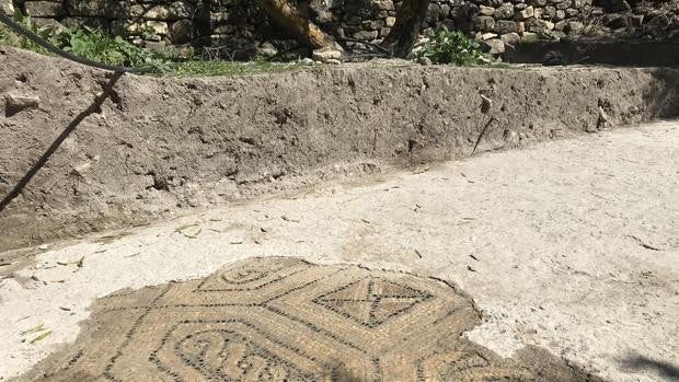 Descubren en Jaén un gran mosaico en una villa romana del siglo I