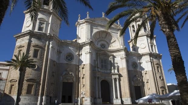 Música cofrade y poesía se fusionan en la Catedral de Cádiz